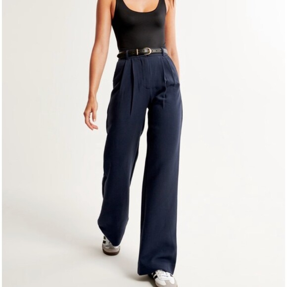 Abercrombie & Fitch Pants - Abercrombie Sloane Tailored Wide Leg Trousers in Navy Size 33